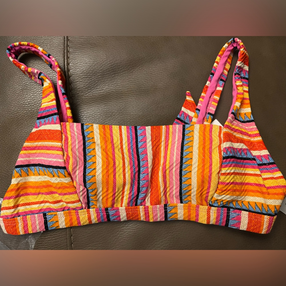 Jessica Simpson Women's Escape to Pacific Retro Bikini Top small nwt